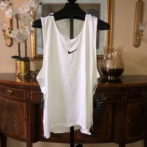 Nike Pro AeroAdapt Slim Fit Men’s Tank